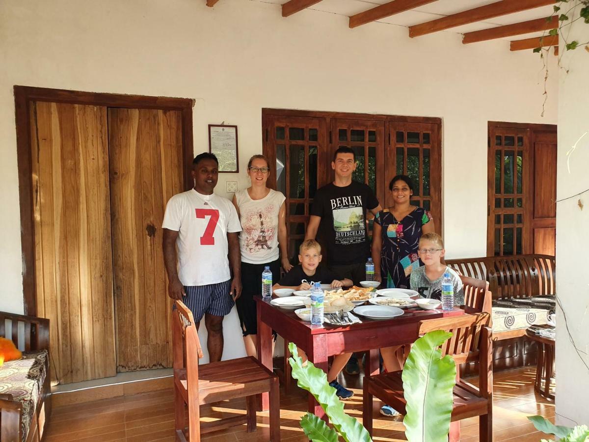 Habarana Dulwan Guest House エクステリア 写真